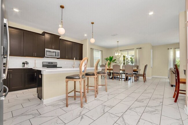 Building Photo - 1573FD  Beautiful 6Br Villa/ Near Clubhous...