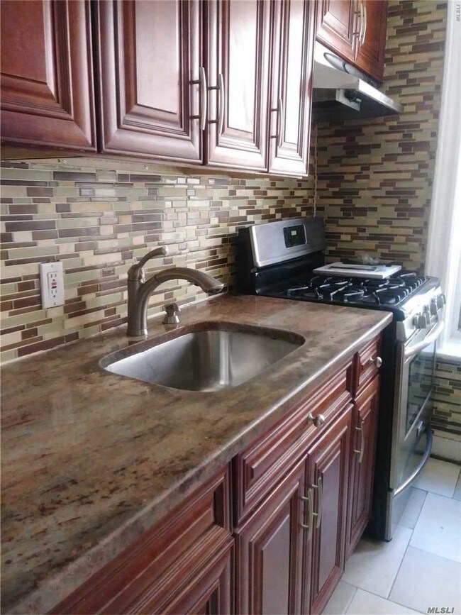 Foto del edificio - 144 Rockaway Pkwy
