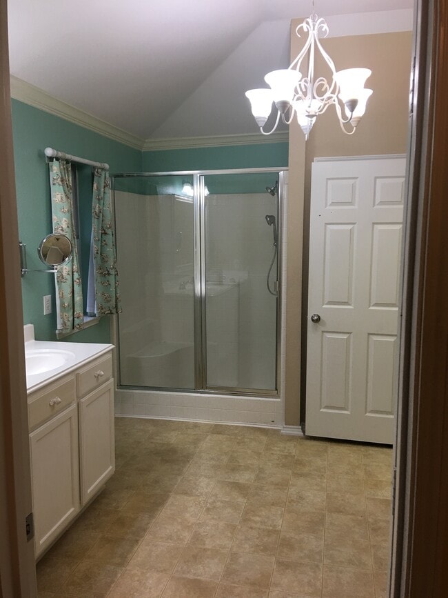 Building Photo - 6321 Pinehurst Dr