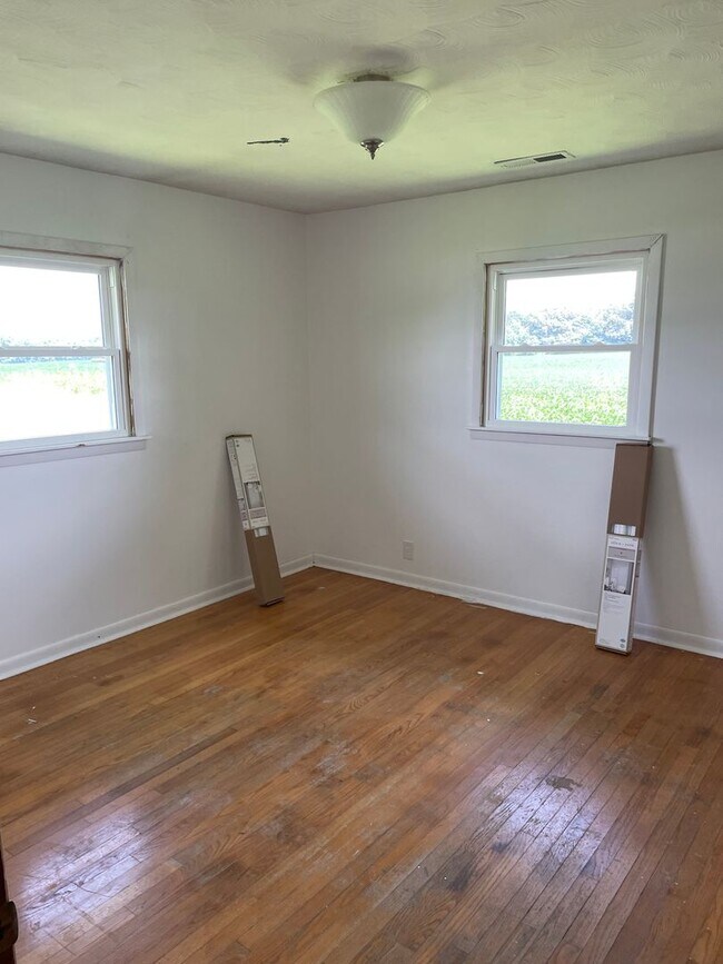 Building Photo - 3 Bed 1 Bath Home - Russellville
