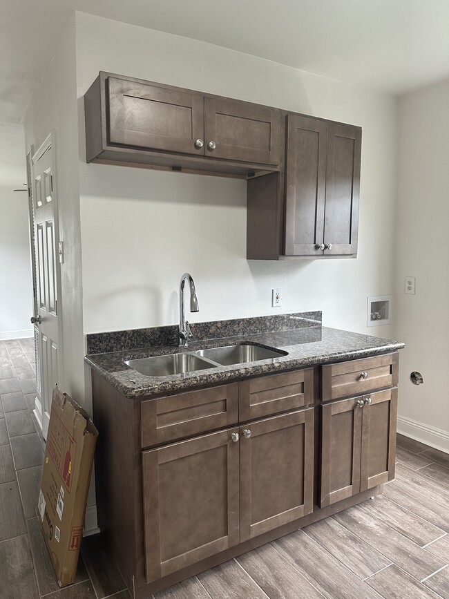 Building Photo - 1818 Brown Ave