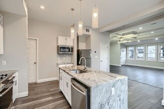 Building Photo - 4012 Fernhill Ave