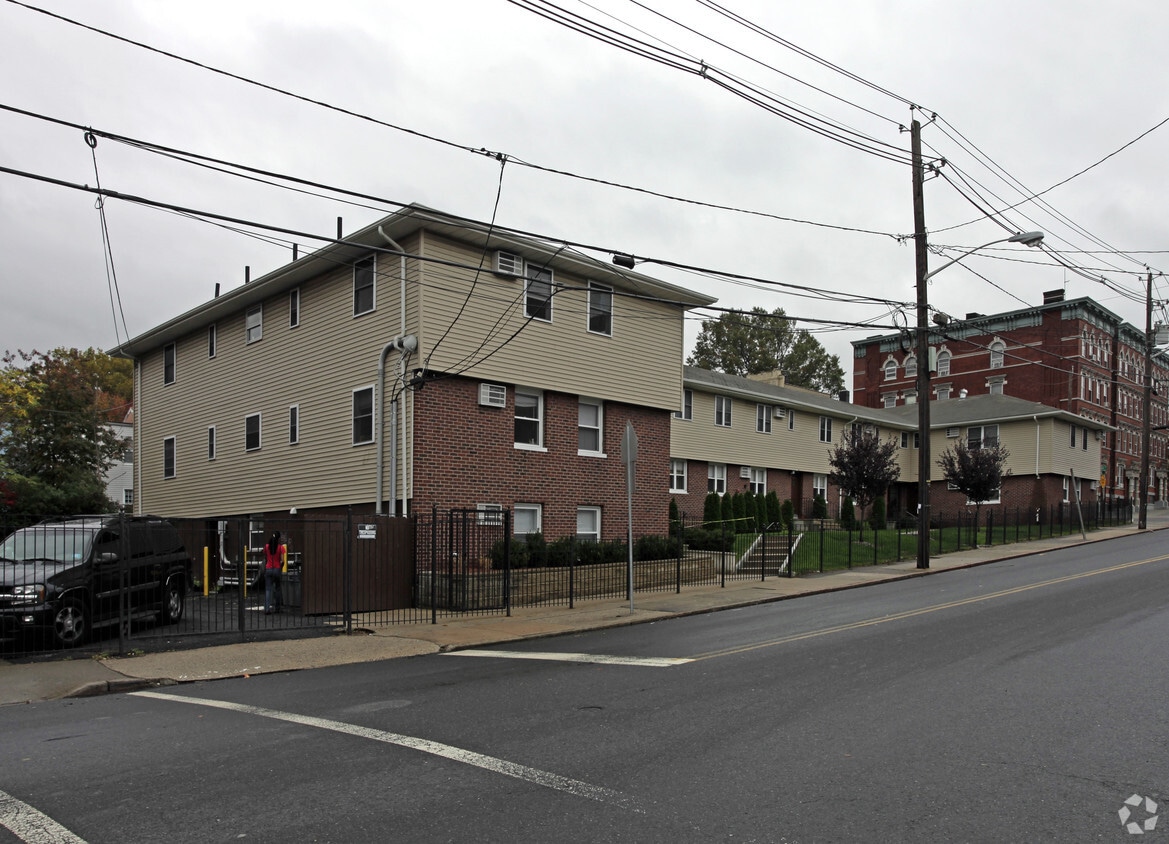 Building Photo - 96 Tonnele Ave