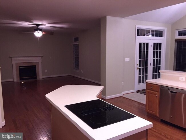 Building Photo - 215 Maddex Square Dr