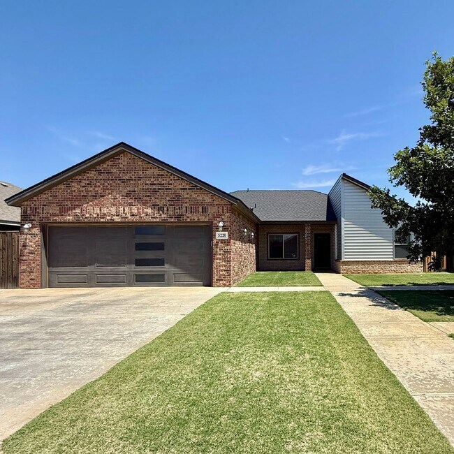 Building Photo - AVAILABLE 2 WEEKS FROM APPROVAL - Custom H...