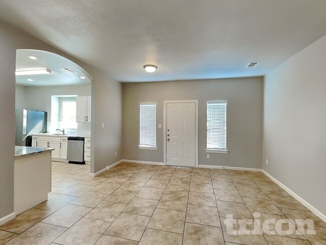 Building Photo - 624 Nora Ln