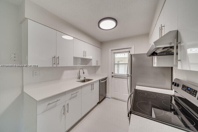 Building Photo - 921 Southwest 74th Terrace Apt #101A, Nort...