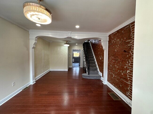 Building Photo - 523 McKean St