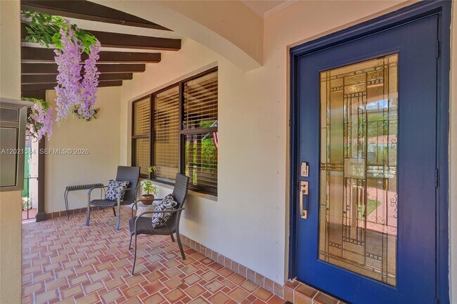 Foto del edificio - 811 NE 73rd St