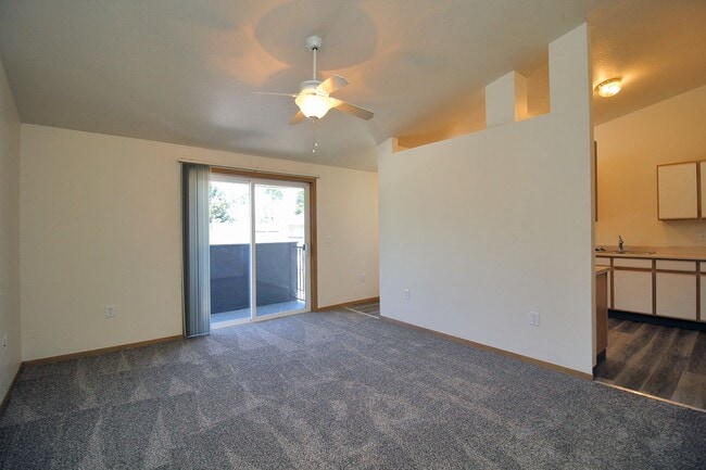 Building Photo - 1432-1422-1428 NE 160th Ave