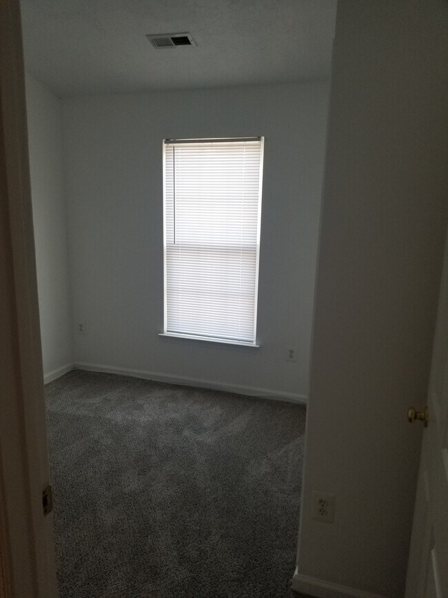 2nd room - 600 Cider Press Loop