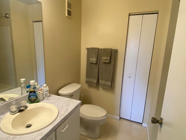 Building Photo - 4751 Via Palm Lakes