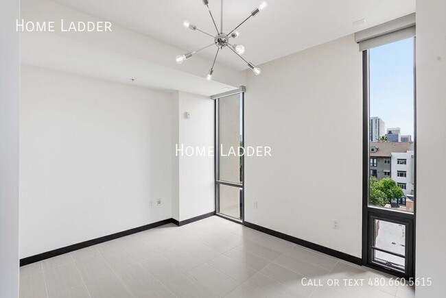 Foto del edificio - 208 W Portland St