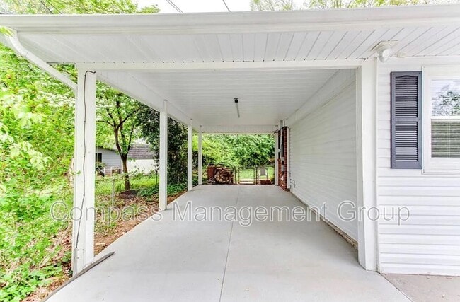 Building Photo - 9204 Topoco Dr