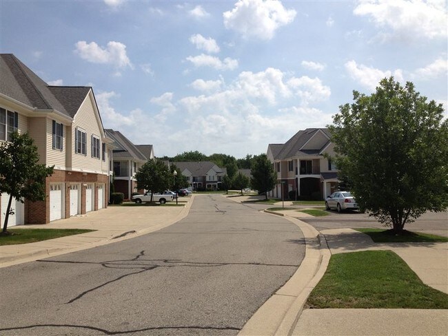 Building Photo - 783 Amberly Dr