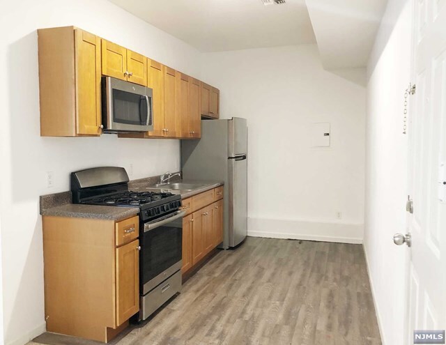 Building Photo - 203 Academy St