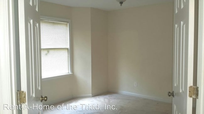 Building Photo - 5934 W Friendly Ave