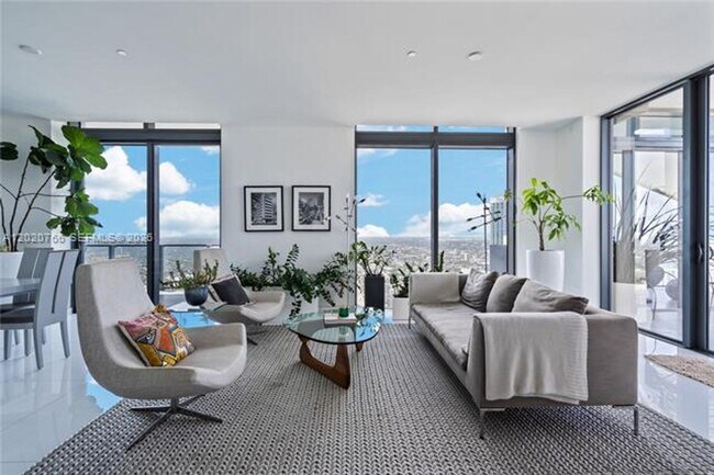 Foto del edificio - 88 SW 7th St