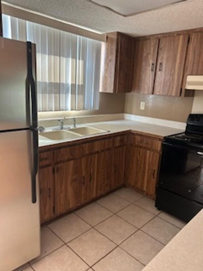 Foto del edificio - 2 bedroom / 2 bath available now!