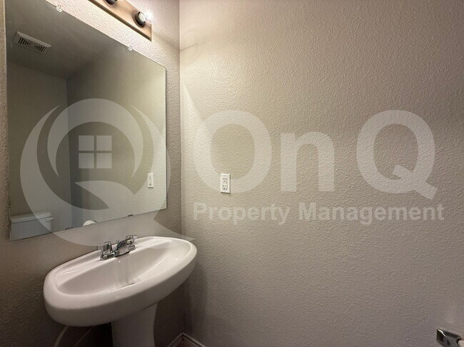 Foto del edificio - 262 Turning Tree Rd