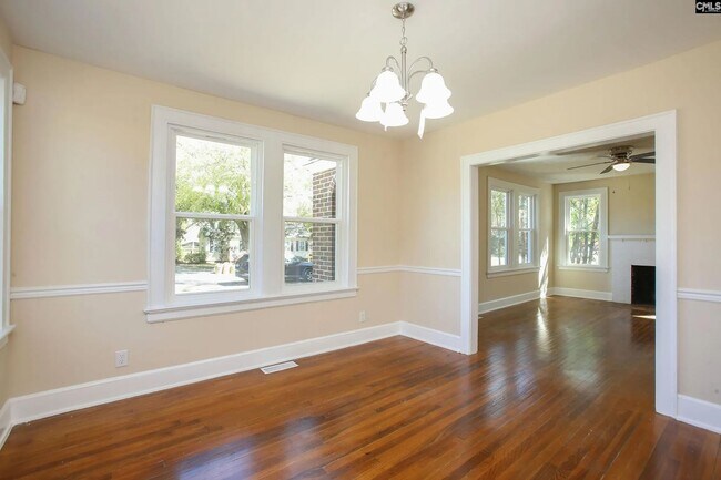 Foto del edificio - Charming 3-Bedroom Home in the Heart of Rosewood – Available July 2026!
