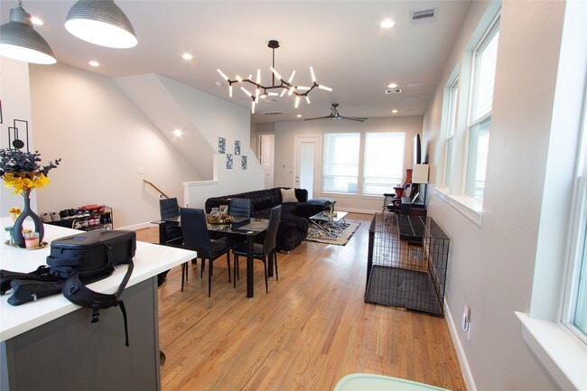 Building Photo - 2779 Clinton Dr