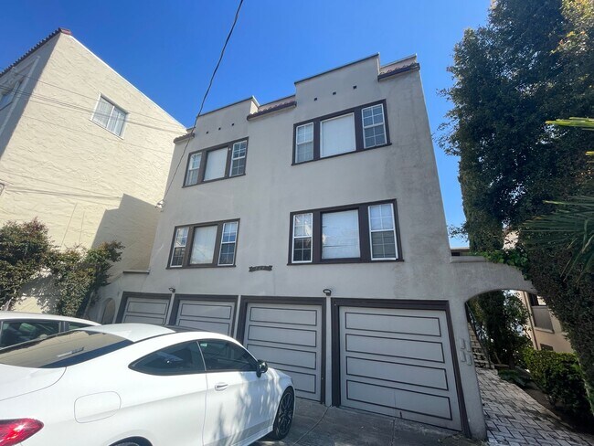 Building Photo - 824 York street