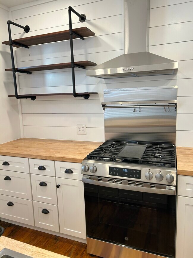 Building Photo - 5107 N College Ave