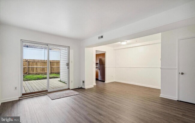 Building Photo - 5063 Sayer Ct