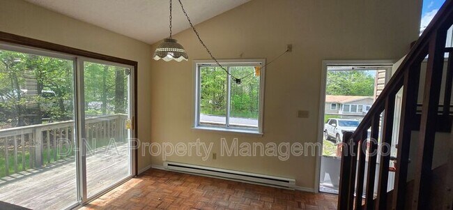 Foto del edificio - 9455 Juniper Dr