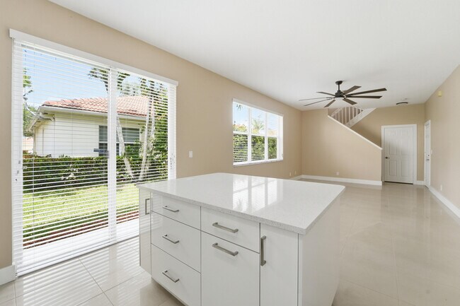 Building Photo - 1780 Pierside Cir
