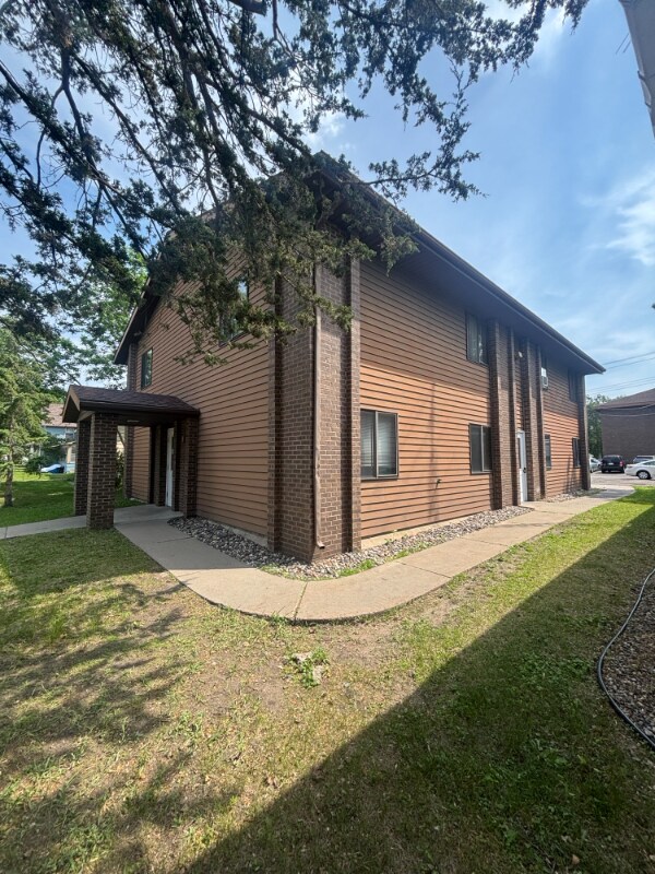 Building Photo - 822 7th Ave S