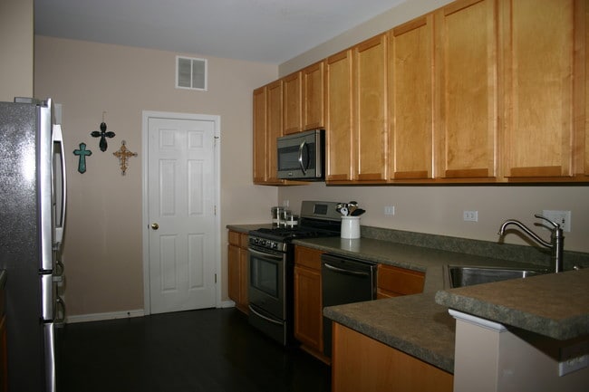 Building Photo - 87 E Haines Dr