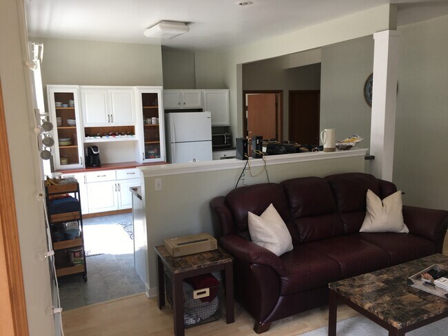 Foto del edificio - 304 N Carroll St
