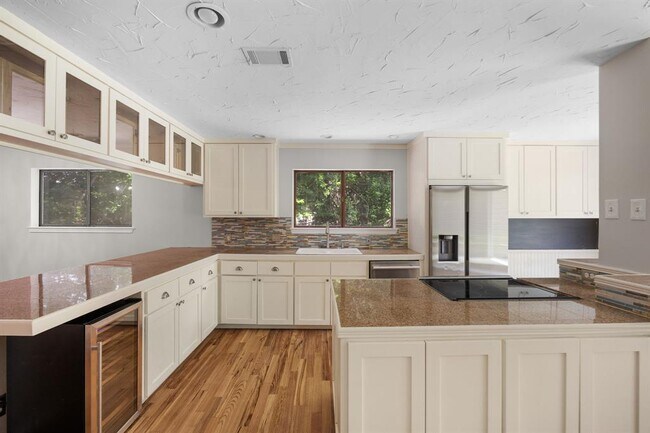 Foto del edificio - 2218 Bahama Rd