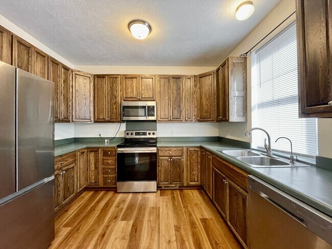 Building Photo - Four Bedroom Home in Eastown GR