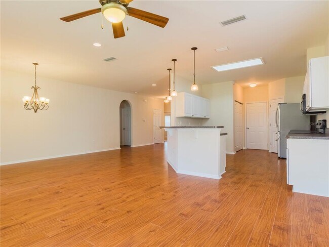 Building Photo - 7595 SW 84th Dr