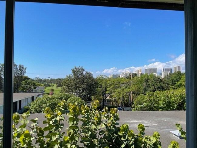 Building Photo - Pualei Circle 1 bedroom/ 1 bathroom/ 1 par...