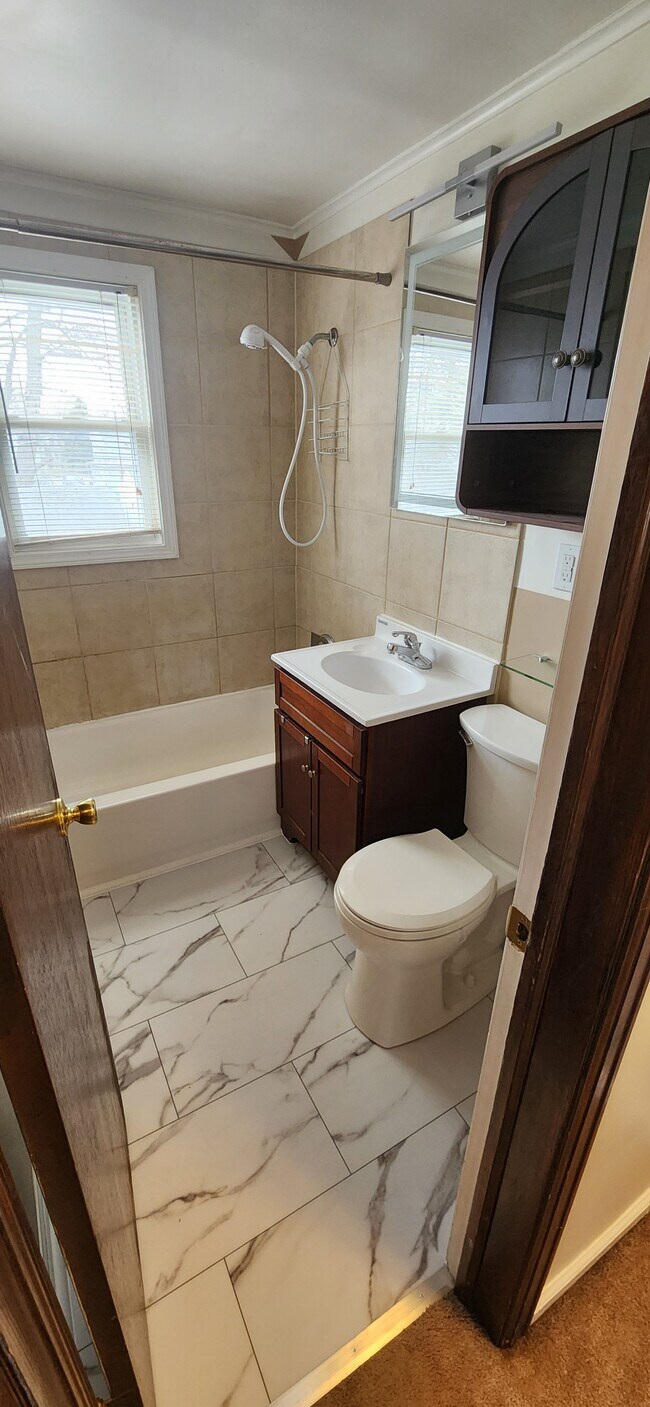 Baño - 72 Montfort Dr