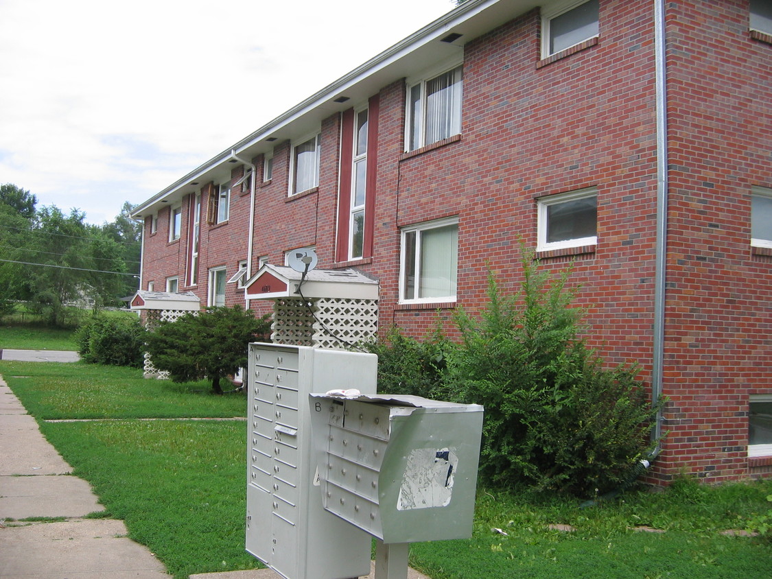 Building Photo - Silverado Apartments