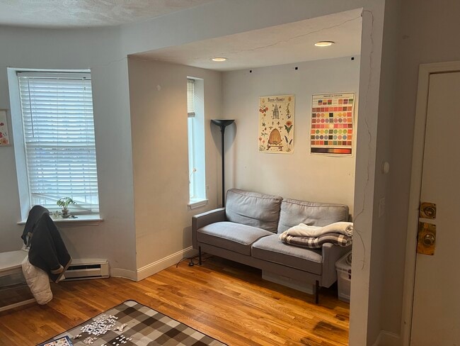 Foto del edificio - 57 Westland Ave