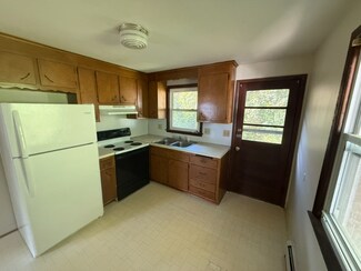 Building Photo - 372 Park St