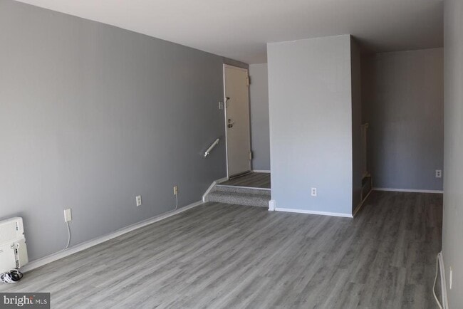 Building Photo - 11238 Cherry Hill Rd