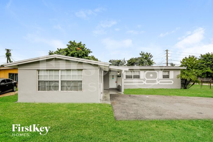 Foto principal - 4901 NW 12th St