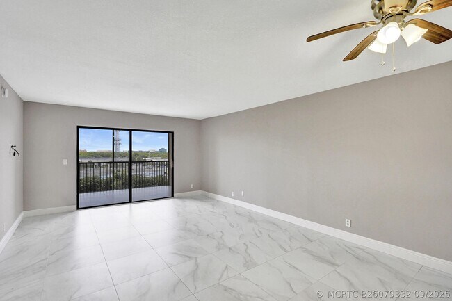 Foto del edificio - 2200 S Cypress Bend Dr
