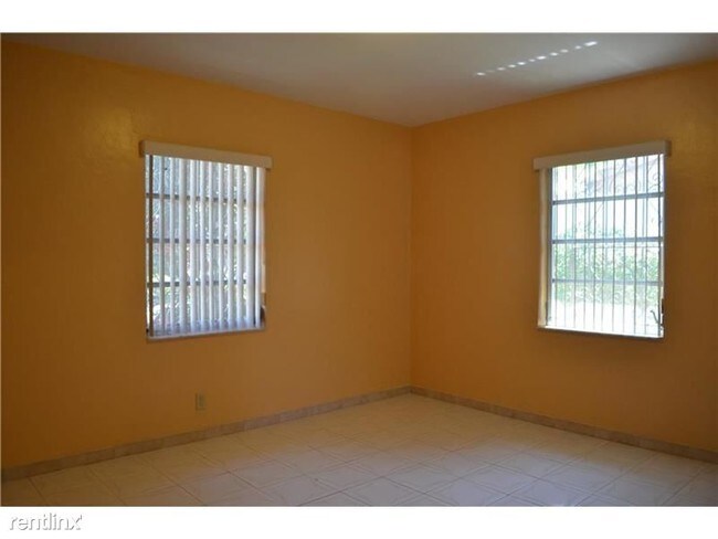 Building Photo - 1262 SW 15th St