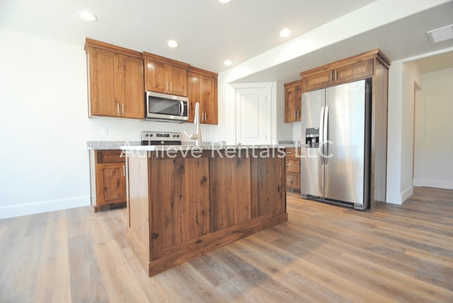 Building Photo - Conveniently Located North Logan Village Townhome | Near Utah State and Hospitals