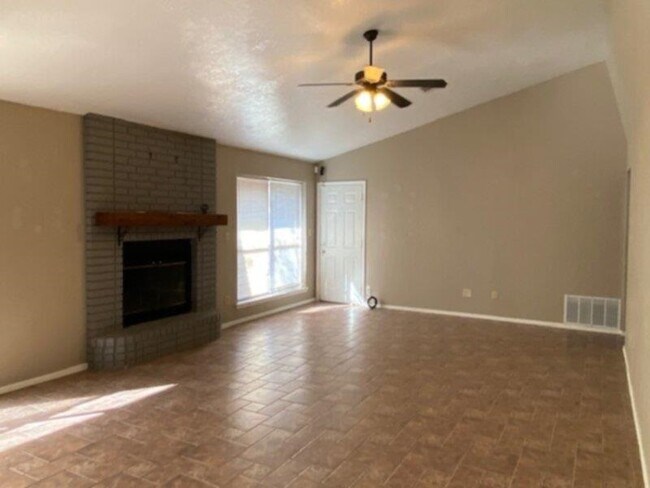 Foto del edificio - 3909 SW Wolf St