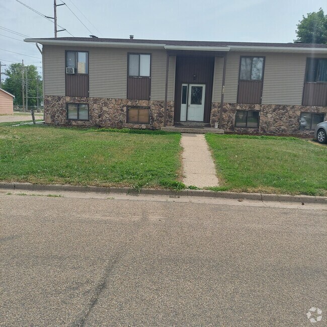Pioneer Hills Apartments for Rent with Parking Jamestown, ND 1