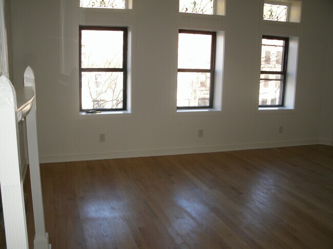 Foto del edificio - 924 Saint Marks Ave